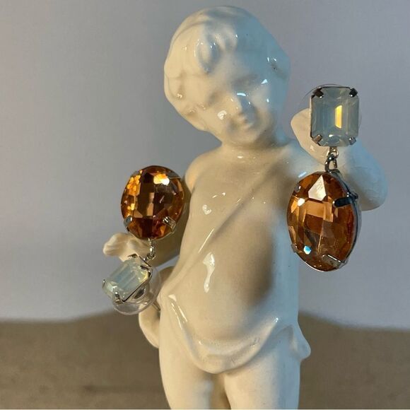 Gorgeous crystal drop earrings in Apricot and milky crystal. - Picture 12 of 13